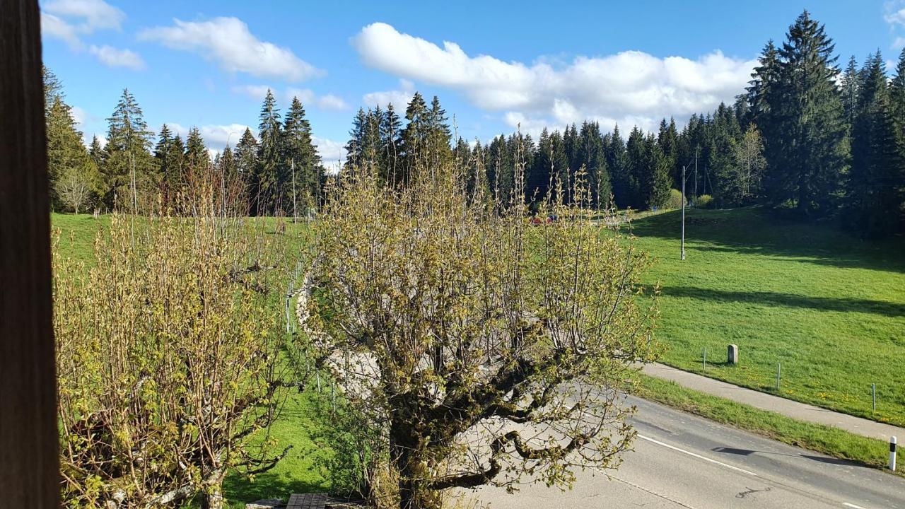 Auberge De La Couronne Saignelegier Bagian luar foto