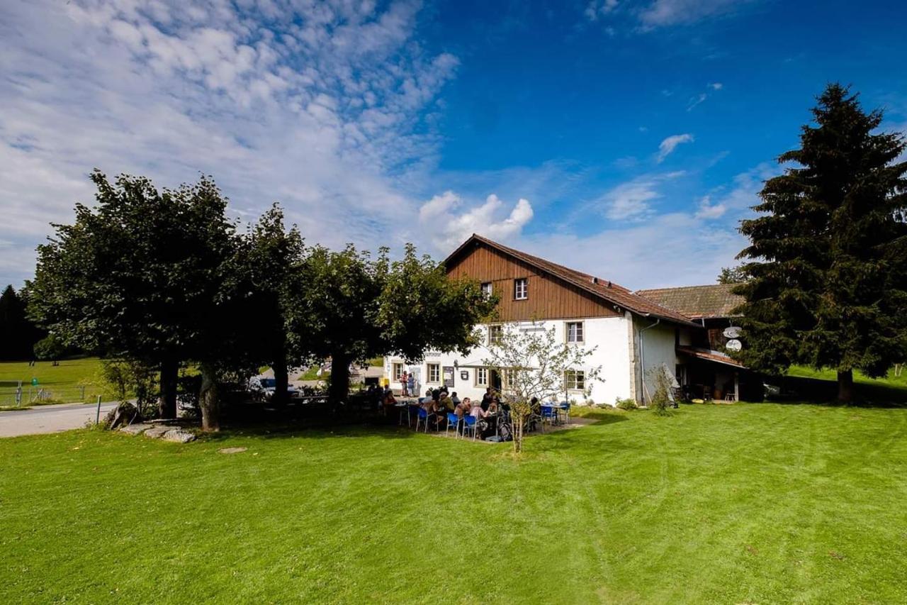 Auberge De La Couronne Saignelegier Bagian luar foto