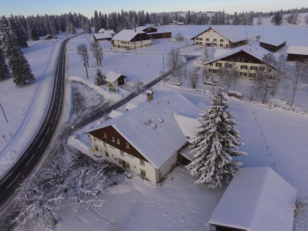 Auberge De La Couronne Saignelegier Bagian luar foto