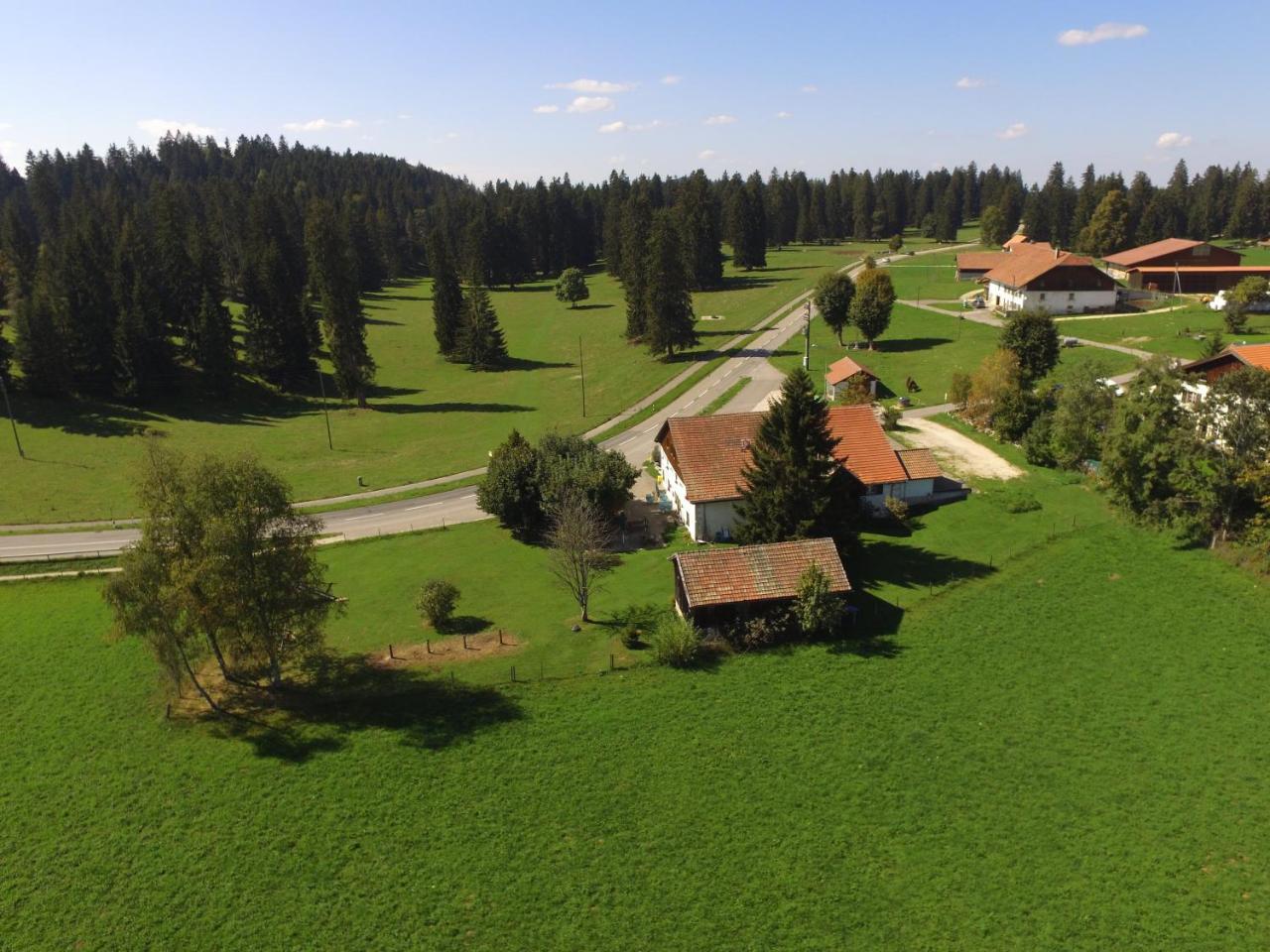 Auberge De La Couronne Saignelegier Bagian luar foto