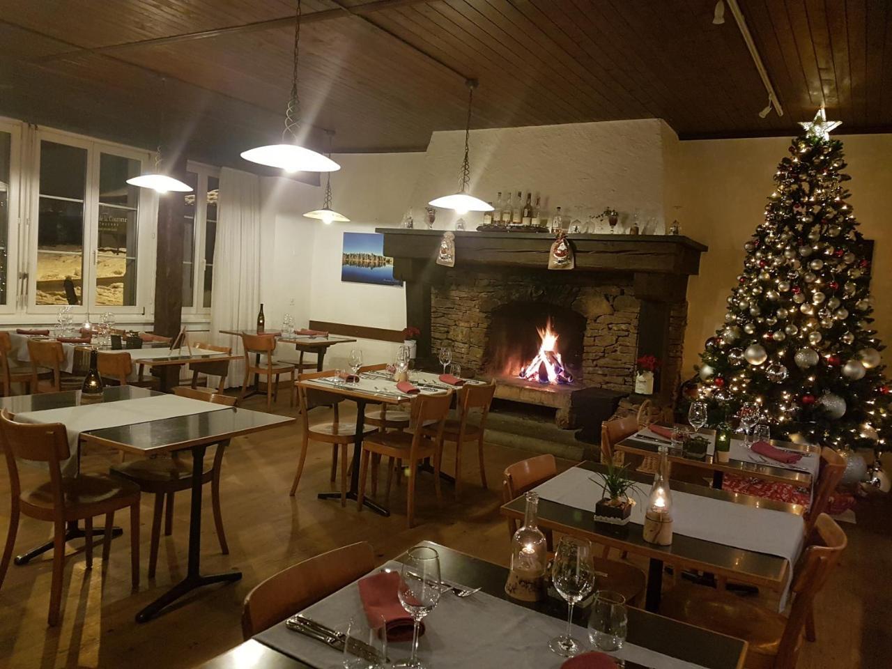 Auberge De La Couronne Saignelegier Bagian luar foto